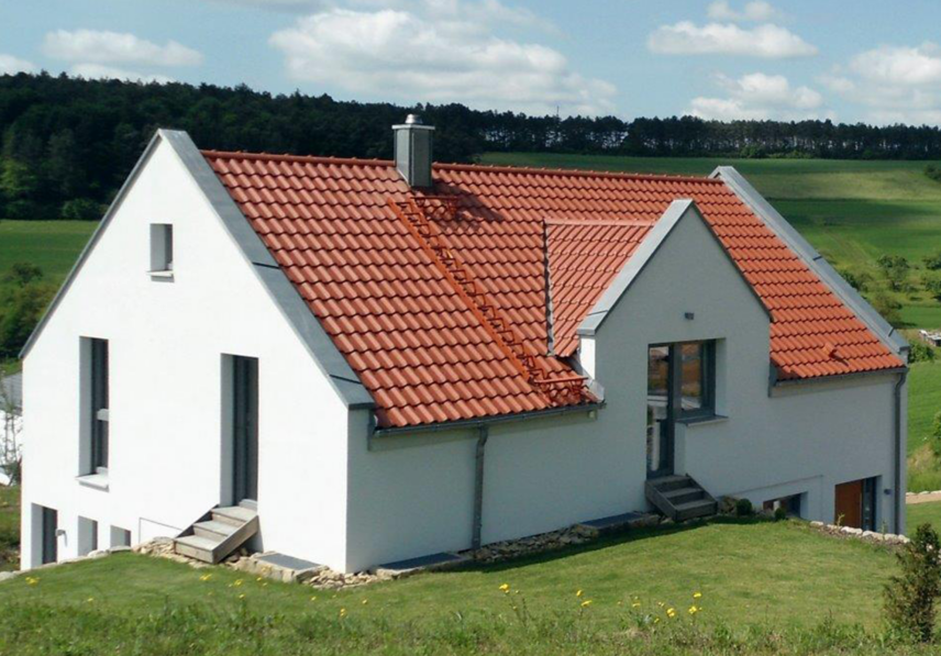 Einfamilienhaus gedeckt mit Flachdachziegel W5