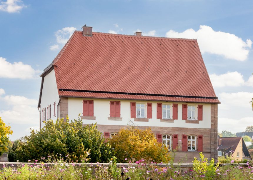 Burg in Cadolzburg mit Biberschwanzziegel Rautenspitz neu eingedeckt