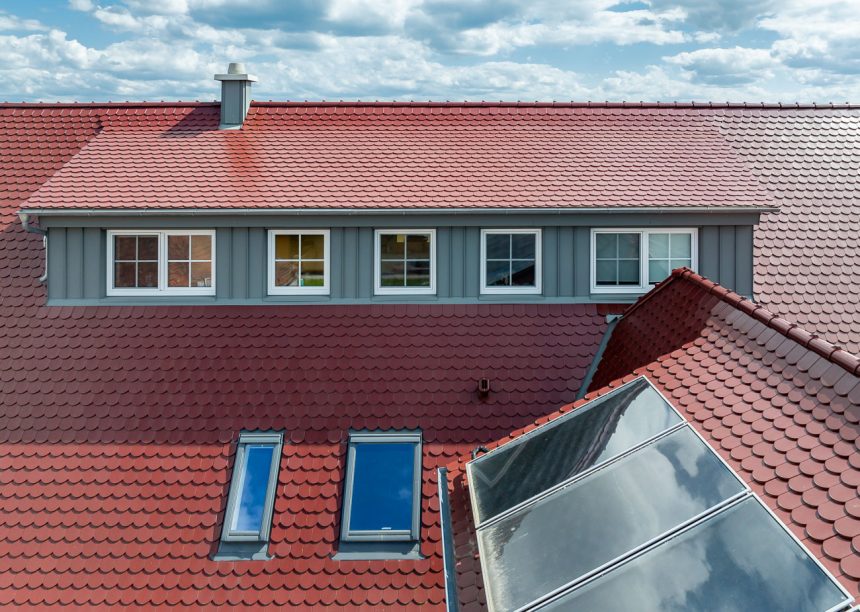 Saniertes Einfamilienhaus mit Biberschwanzziegel Rundschnitt in edelrosso