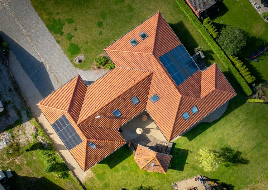 Bungalow mit Hohlfalzziegel Z5 in friesisch-bunt Salzbrand