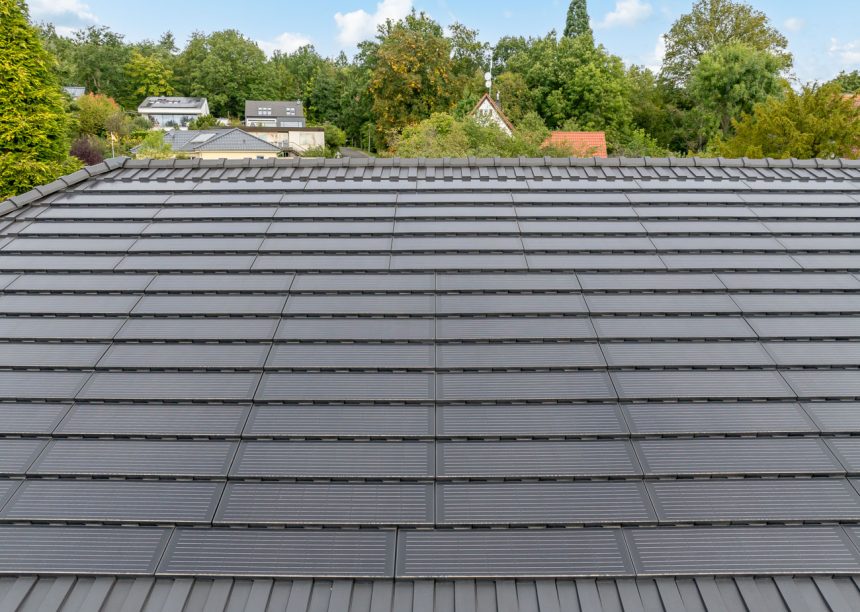 Top sanierter Bungalow mit J160-PV Modulen von Jacobi und Trendziegel J160, hier die Fläche im Fokus.