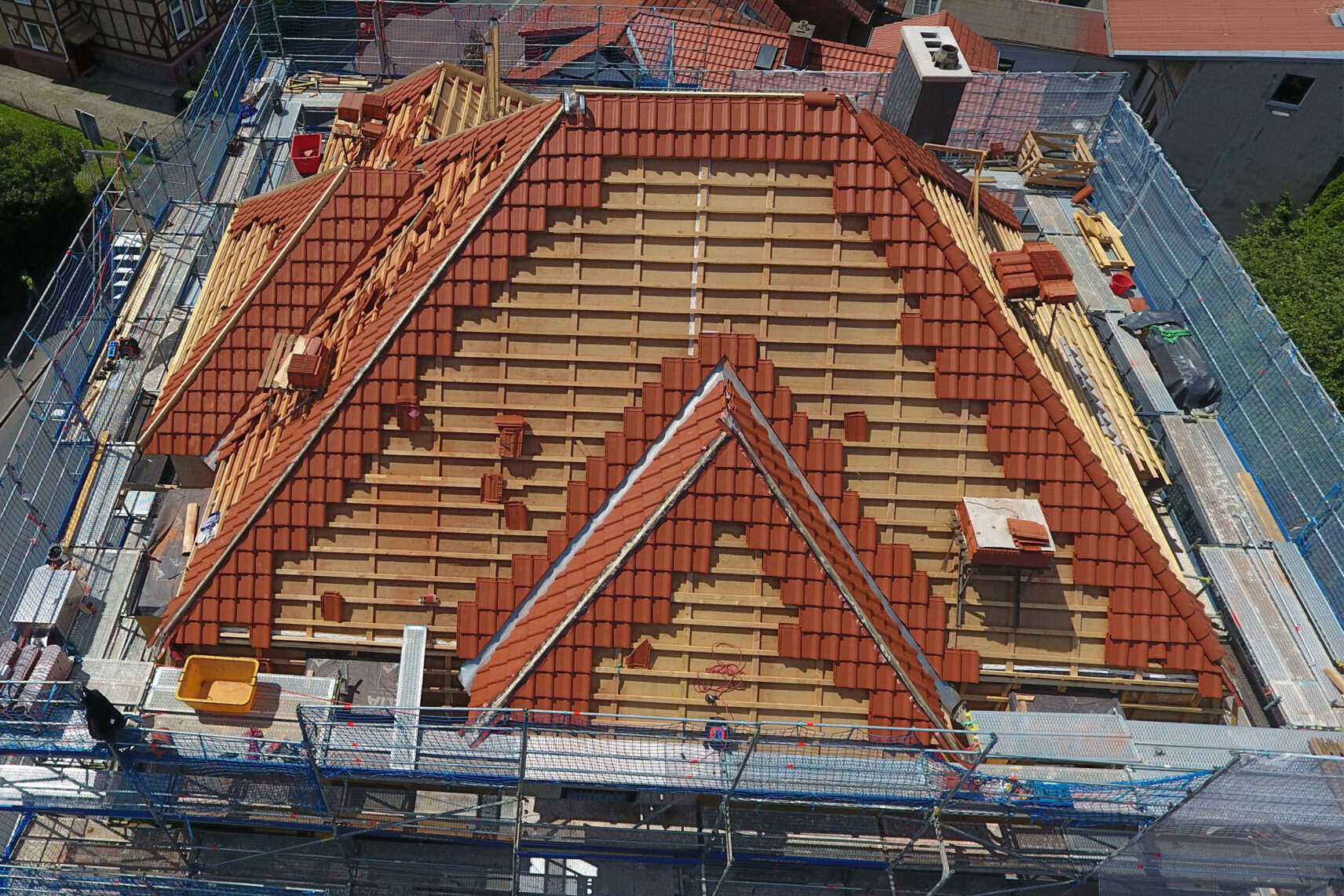Dacheindeckung mit Flachdachziegel J11v für eine gute Hagelbeständigkeit