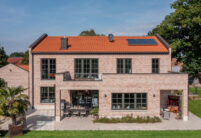 Villa mit Klinkerfassade und Hohlfalzziegel Z5 auf dem Dach