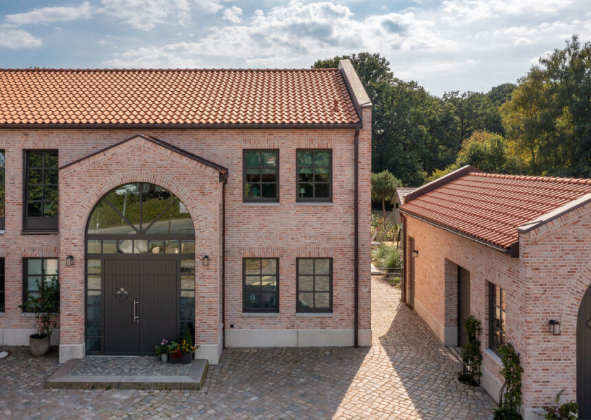 Villa mit Klinkerfassade und Hohlfalzziegel Z5 auf dem Dach