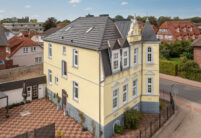 Hotel Villa Schneverdingen: energetische Sanierung mit Stylist-PV hier mit Terrasseneinblick.